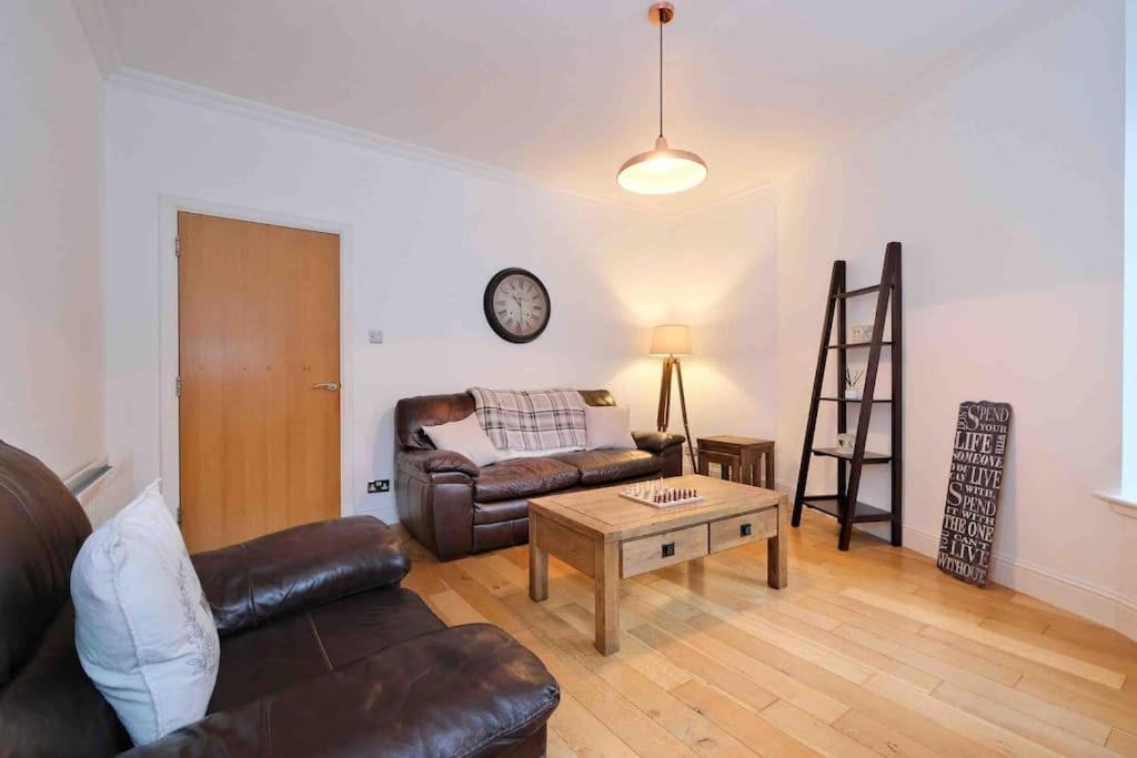 Modern & Spacious Apartment In City Centre Aberdeen Bagian luar foto
