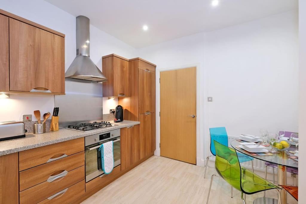 Modern & Spacious Apartment In City Centre Aberdeen Bagian luar foto
